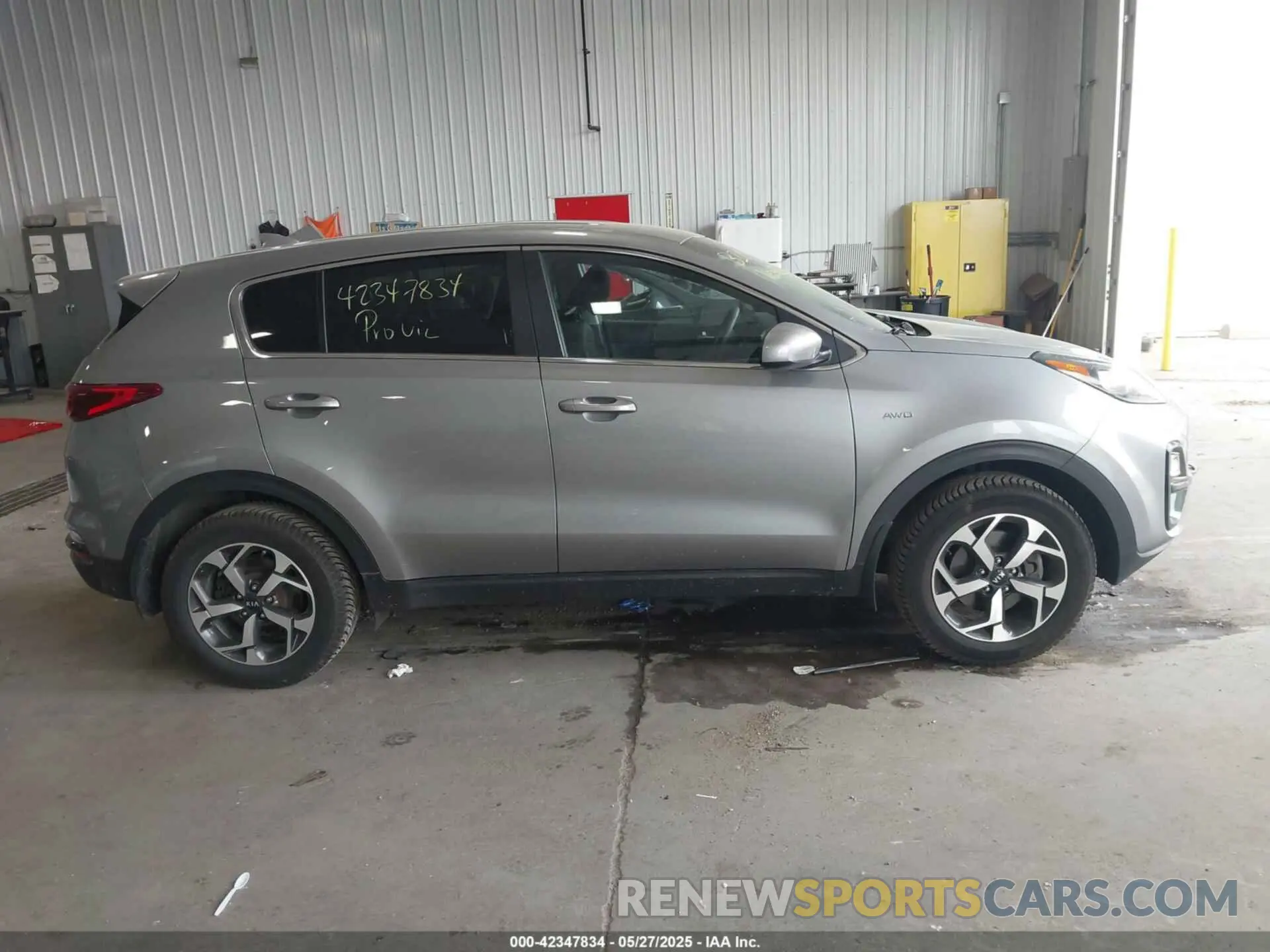 12 Photograph of a damaged car KNDPMCAC7L7667544 KIA SPORTAGE 2020