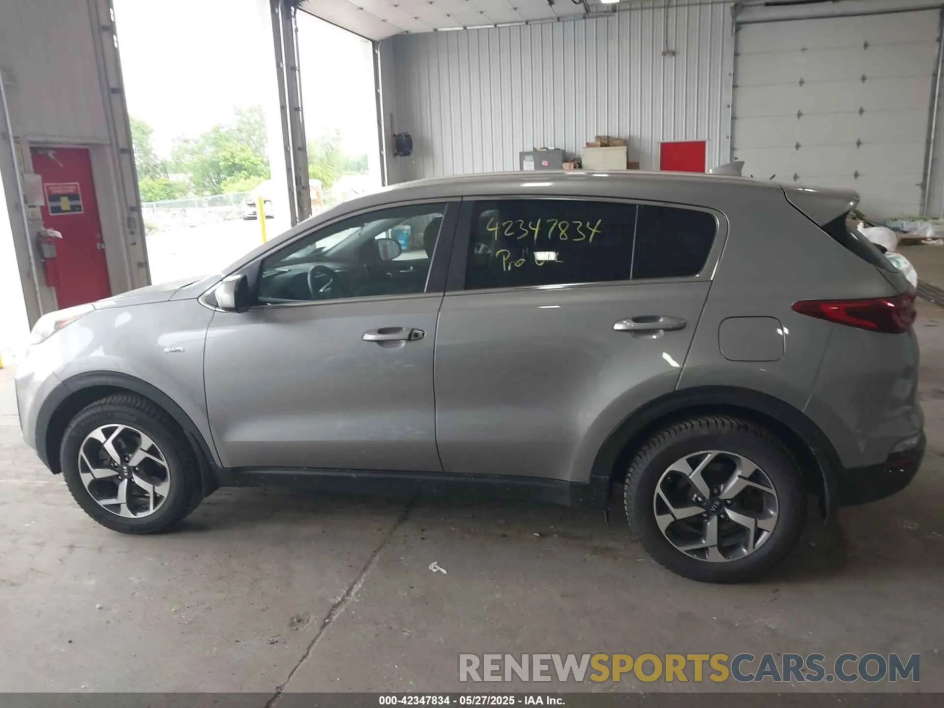 13 Photograph of a damaged car KNDPMCAC7L7667544 KIA SPORTAGE 2020
