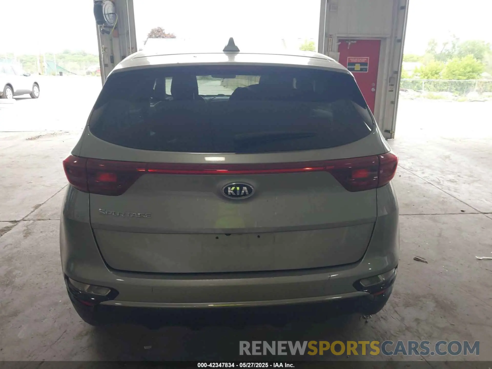 15 Photograph of a damaged car KNDPMCAC7L7667544 KIA SPORTAGE 2020