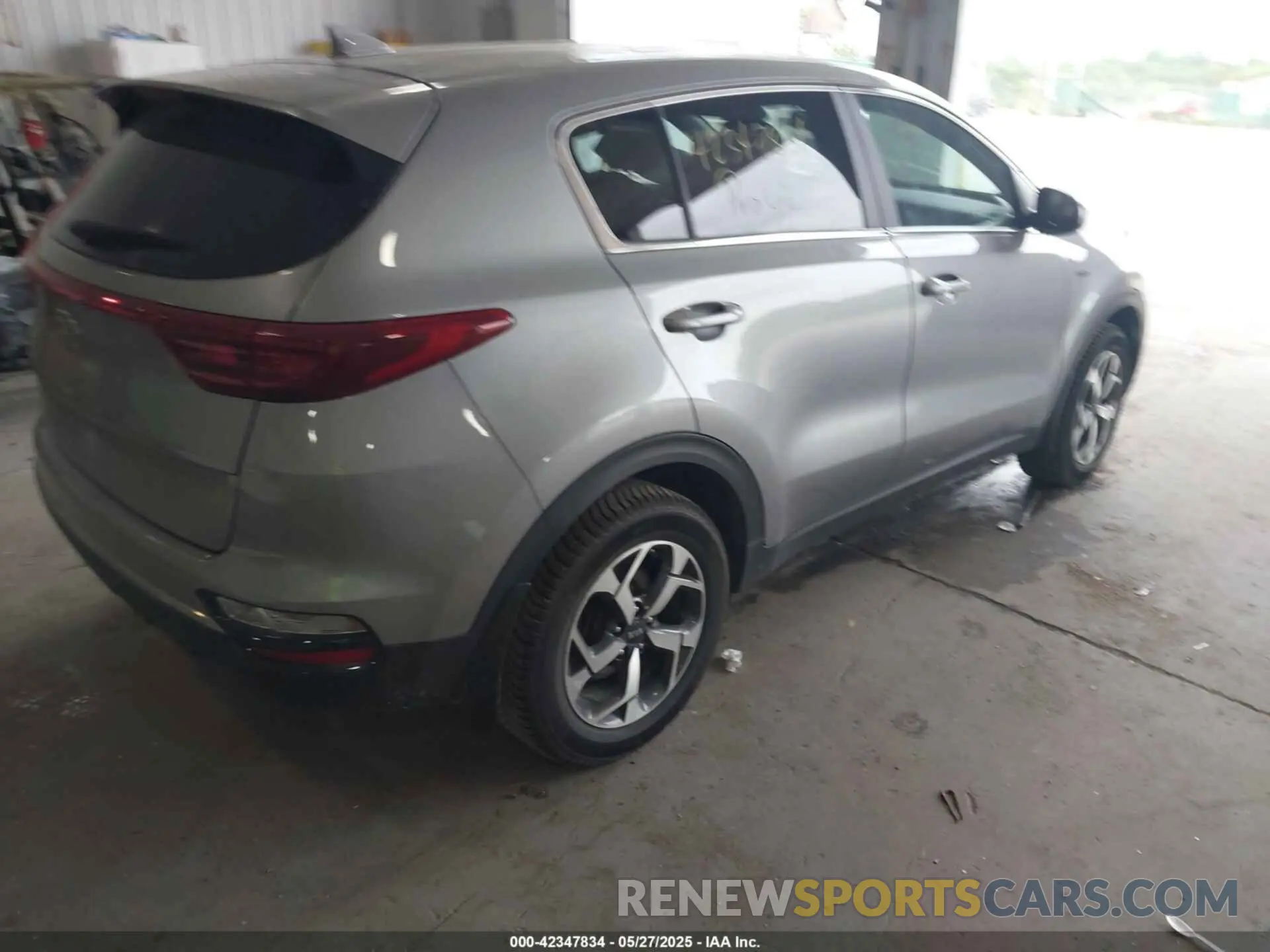 4 Photograph of a damaged car KNDPMCAC7L7667544 KIA SPORTAGE 2020