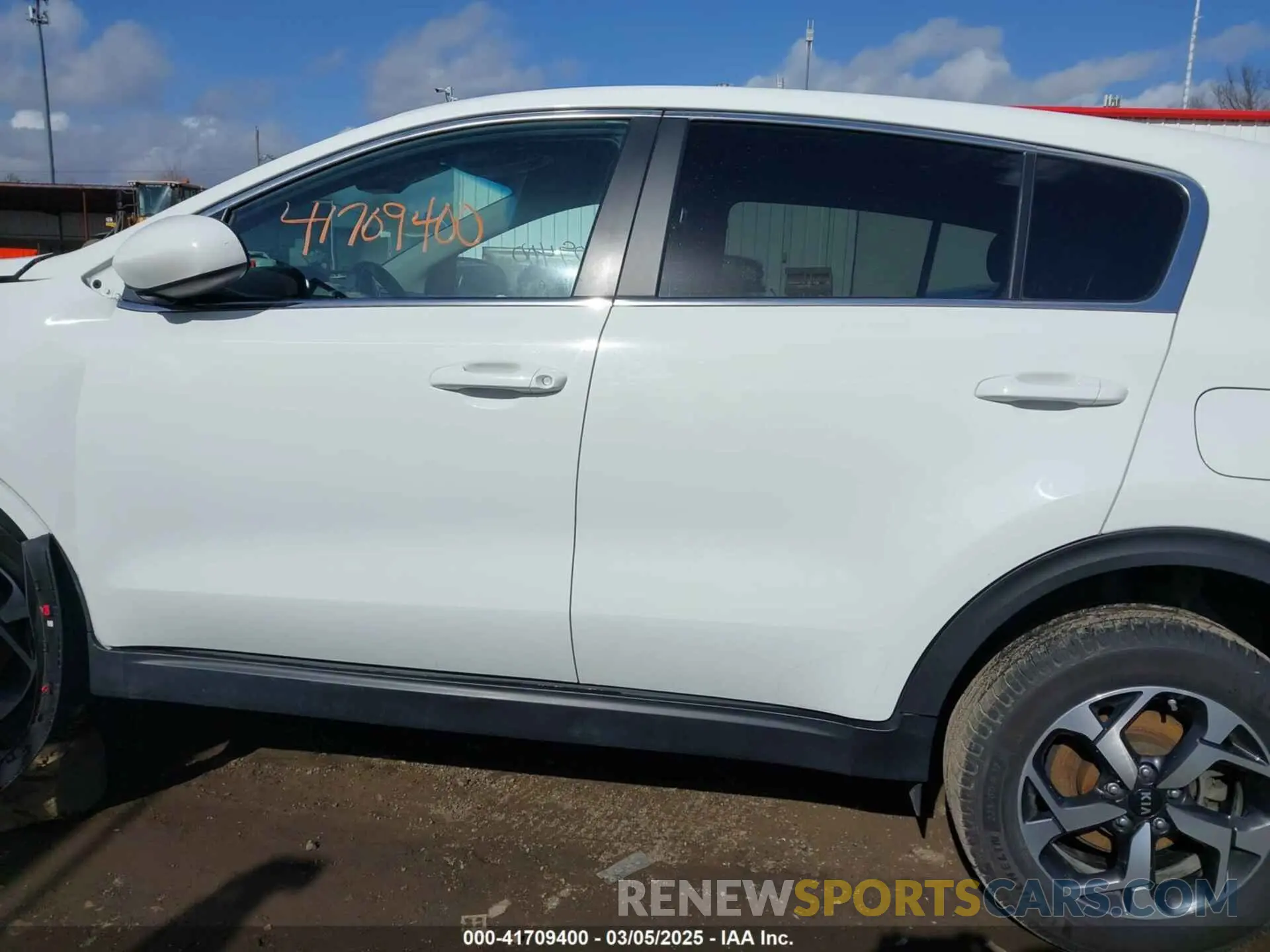 14 Photograph of a damaged car KNDPMCAC7L7811576 KIA SPORTAGE 2020