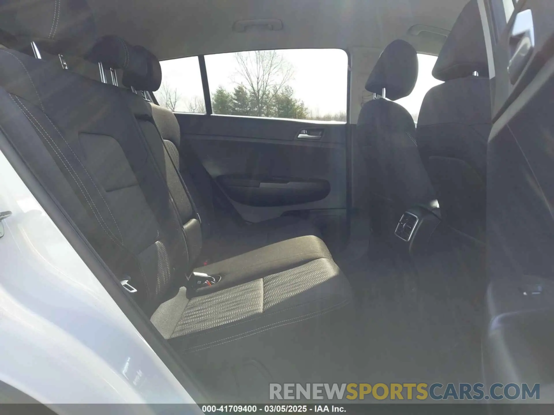 8 Photograph of a damaged car KNDPMCAC7L7811576 KIA SPORTAGE 2020
