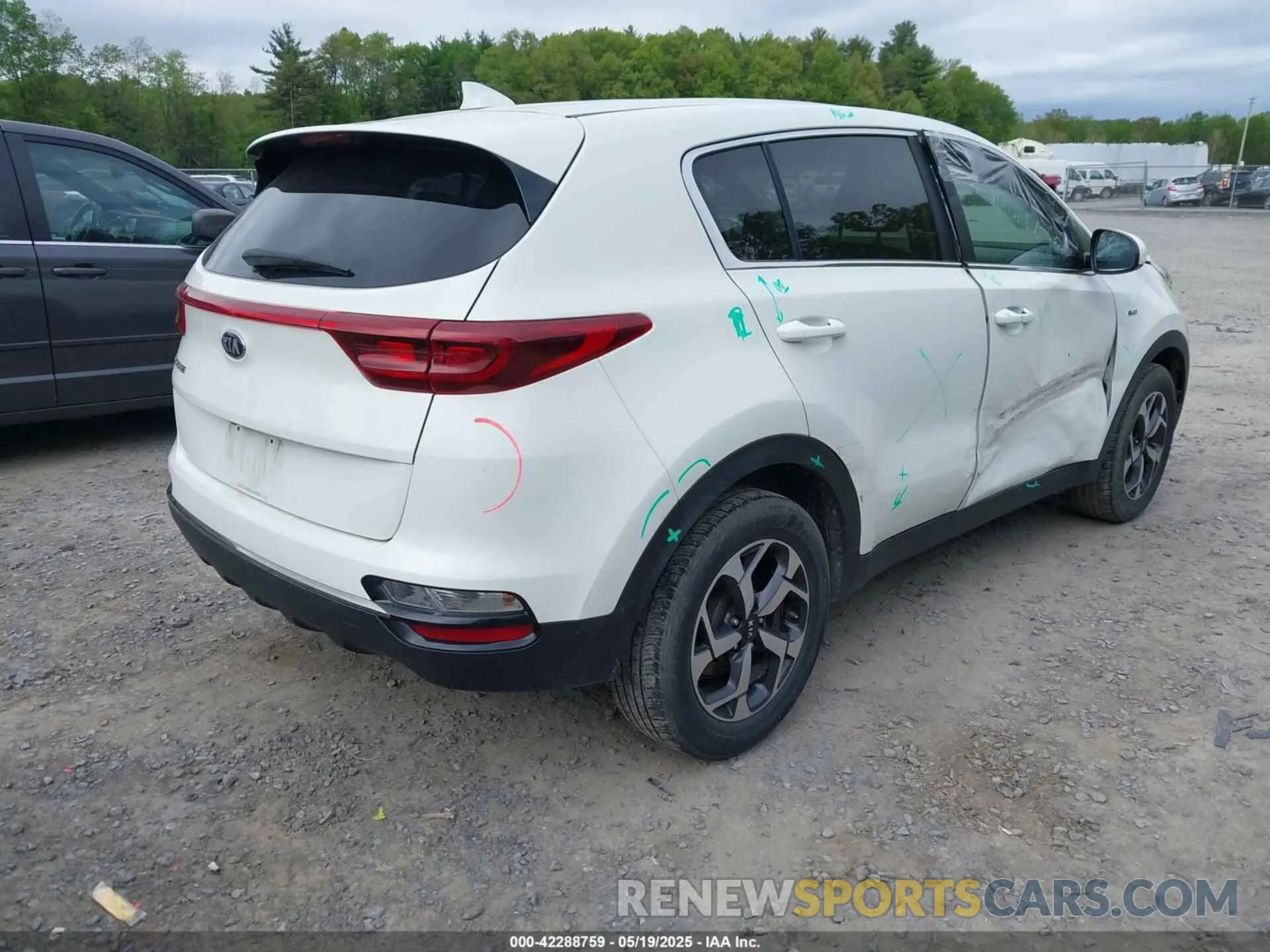 4 Photograph of a damaged car KNDPMCAC7L7815157 KIA SPORTAGE 2020