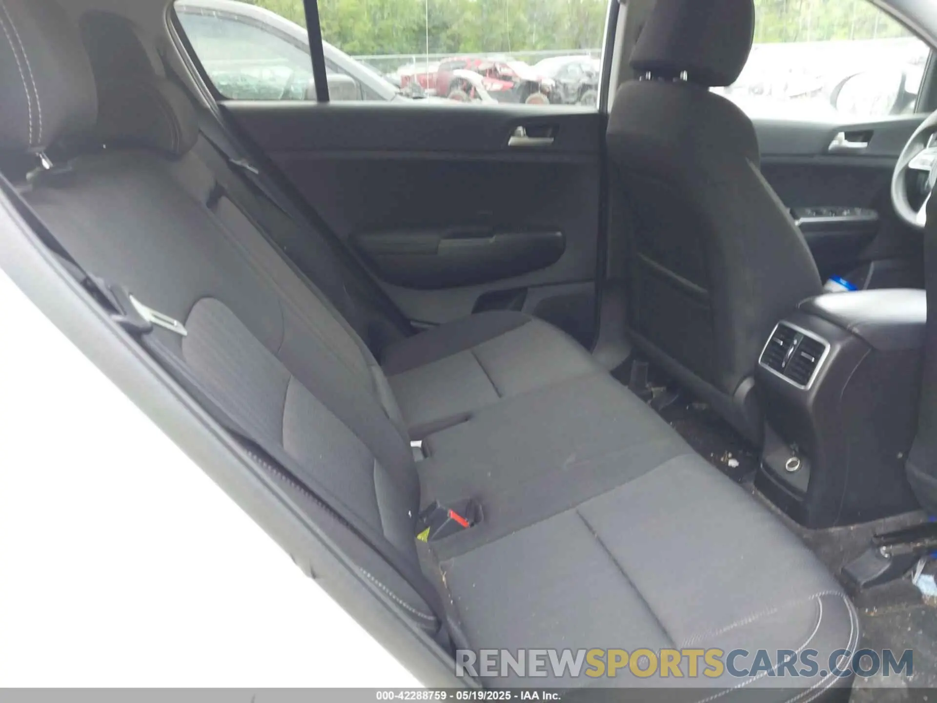 8 Photograph of a damaged car KNDPMCAC7L7815157 KIA SPORTAGE 2020