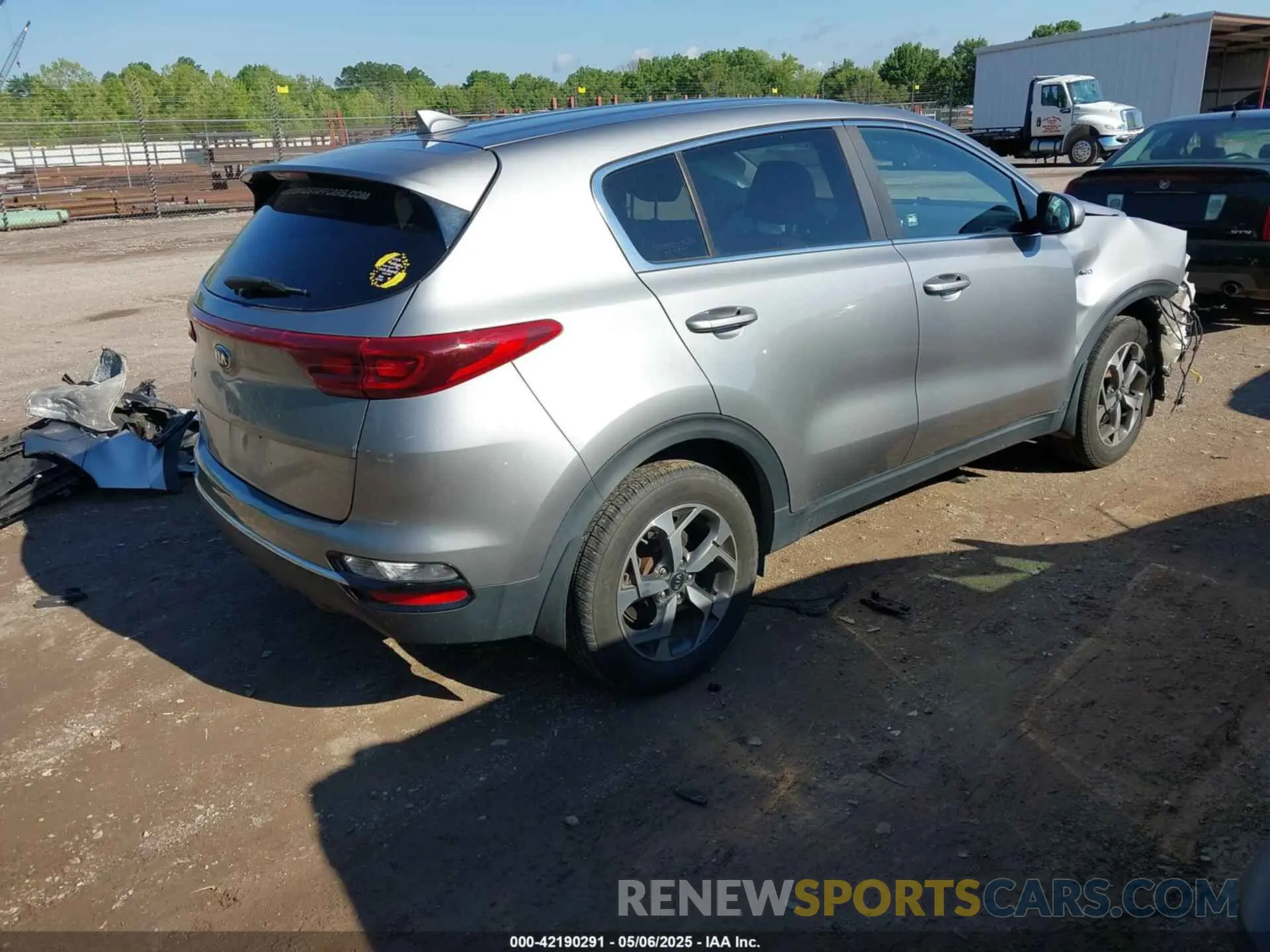 4 Photograph of a damaged car KNDPMCAC8L7628865 KIA SPORTAGE 2020