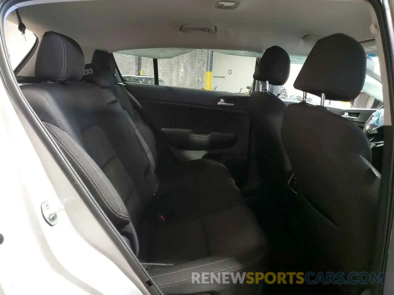 11 Photograph of a damaged car KNDPMCAC8L7661090 KIA SPORTAGE 2020