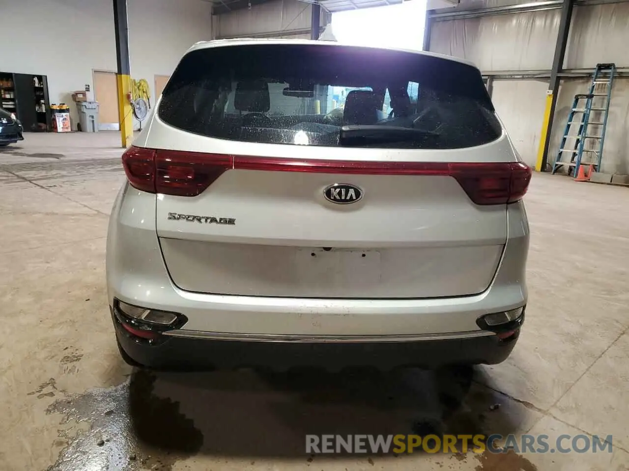 6 Photograph of a damaged car KNDPMCAC8L7661090 KIA SPORTAGE 2020