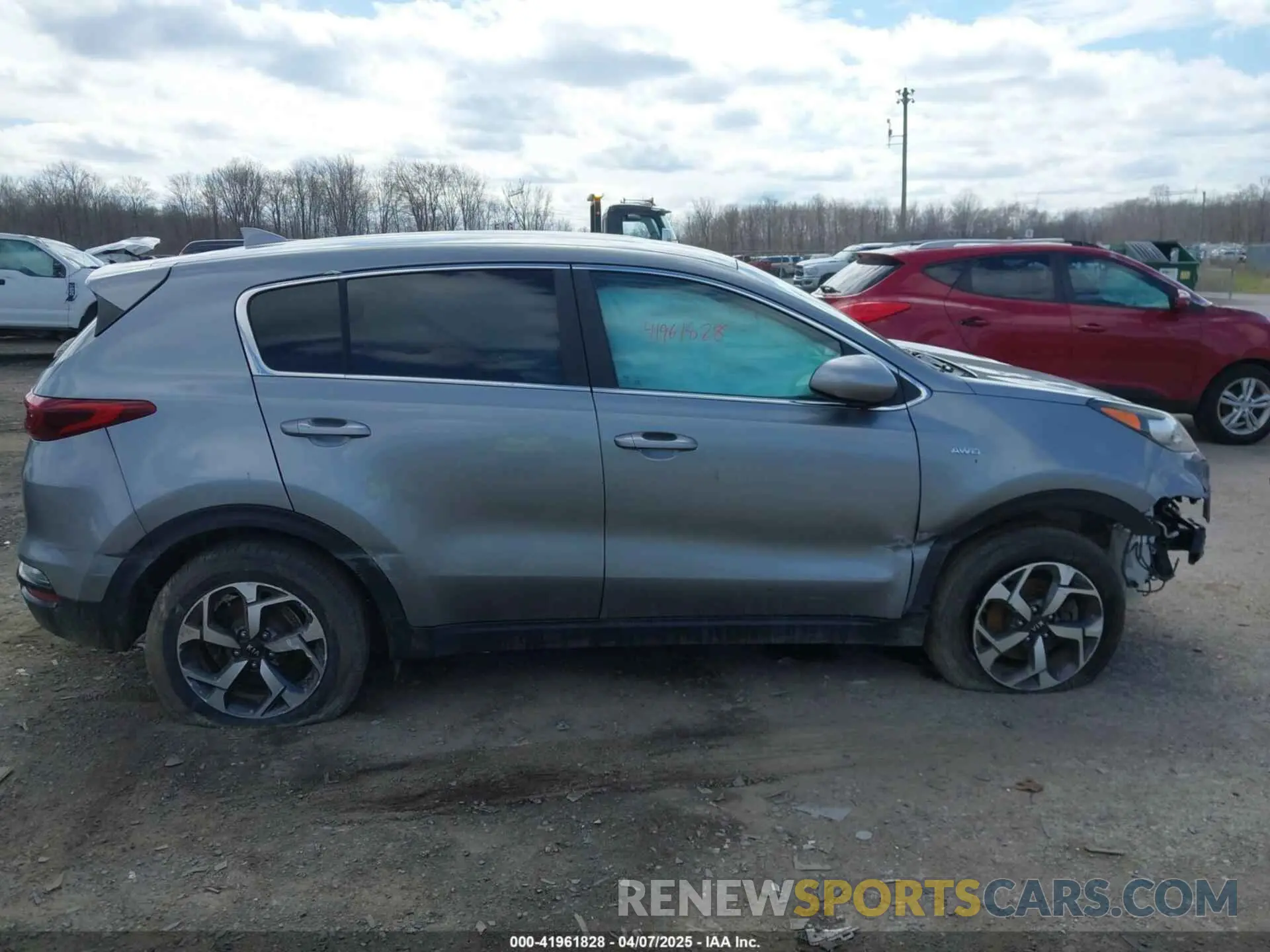 14 Photograph of a damaged car KNDPMCAC9L7629569 KIA SPORTAGE 2020