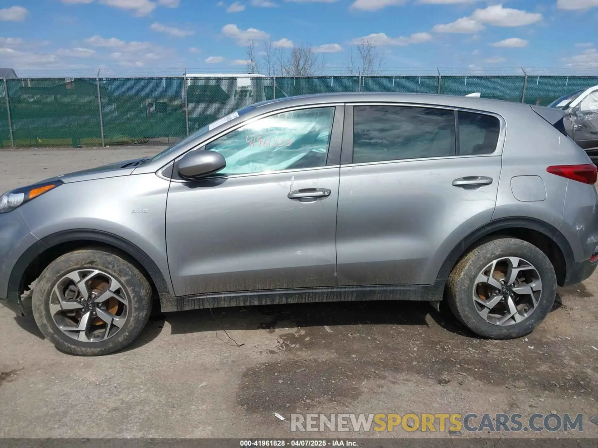 15 Photograph of a damaged car KNDPMCAC9L7629569 KIA SPORTAGE 2020
