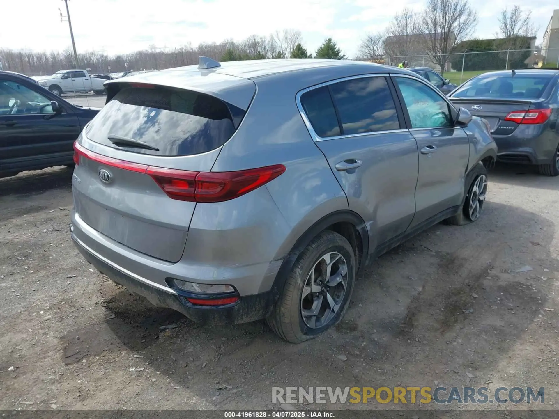 4 Photograph of a damaged car KNDPMCAC9L7629569 KIA SPORTAGE 2020