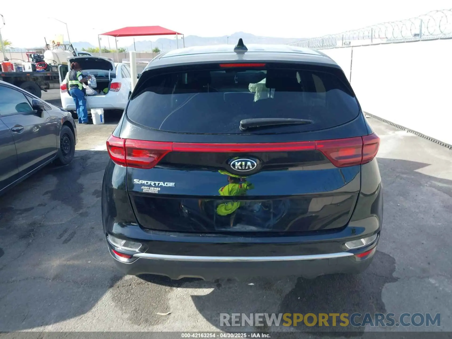 17 Photograph of a damaged car KNDPMCAC9L7747542 KIA SPORTAGE 2020