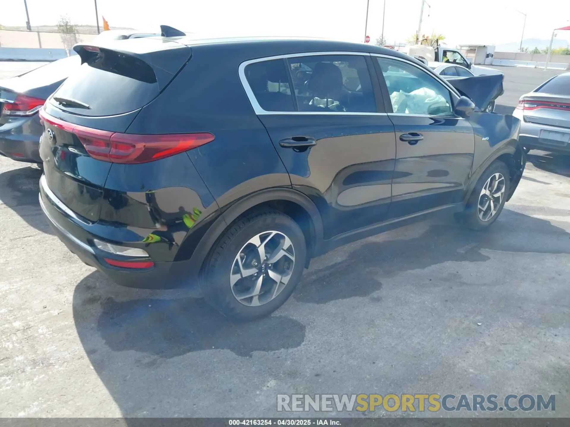 4 Photograph of a damaged car KNDPMCAC9L7747542 KIA SPORTAGE 2020