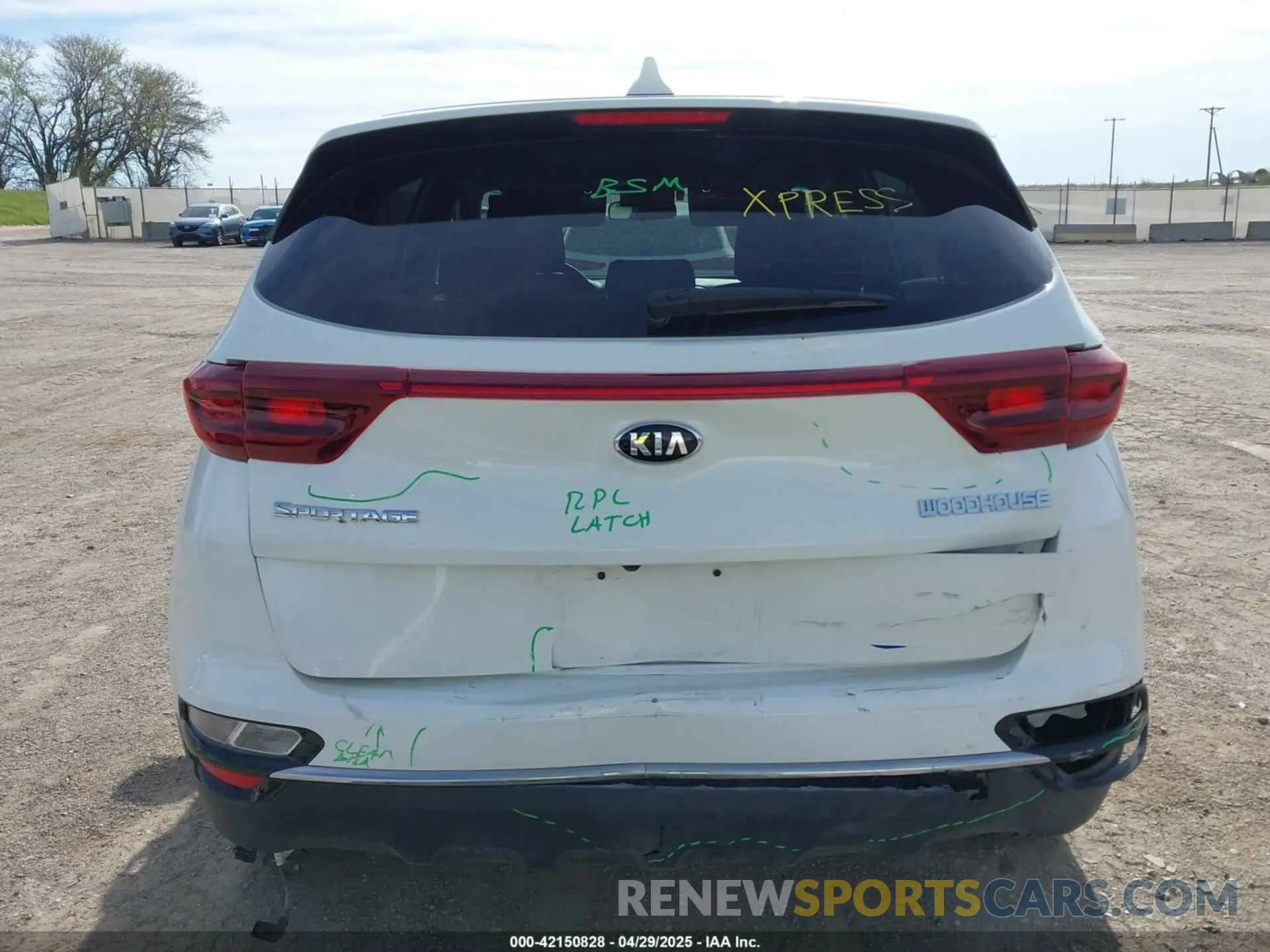 17 Photograph of a damaged car KNDPMCAC9L7836379 KIA SPORTAGE 2020