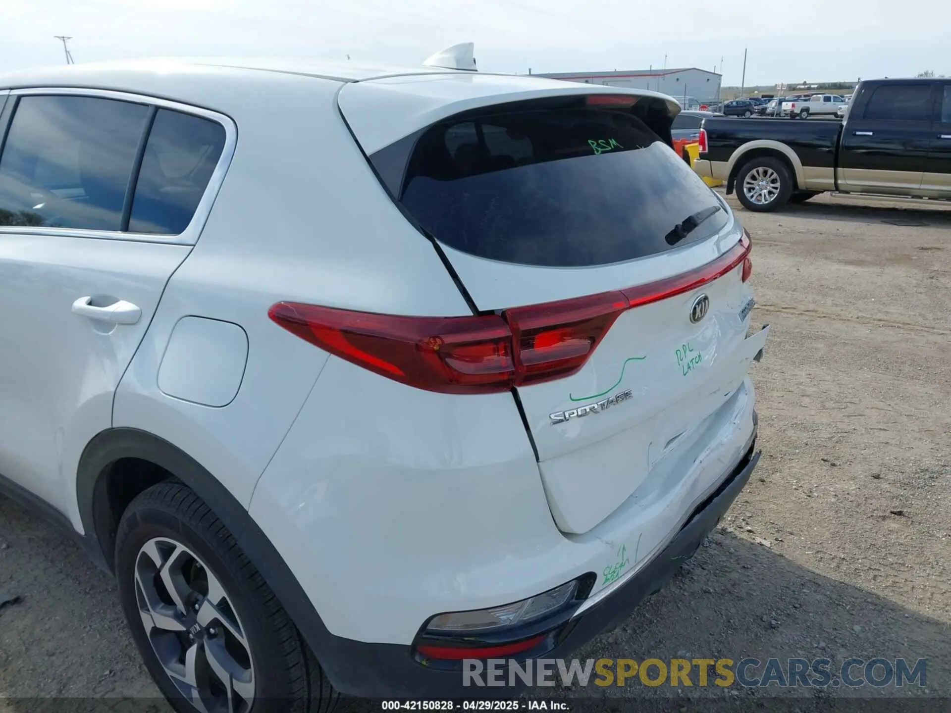 18 Photograph of a damaged car KNDPMCAC9L7836379 KIA SPORTAGE 2020