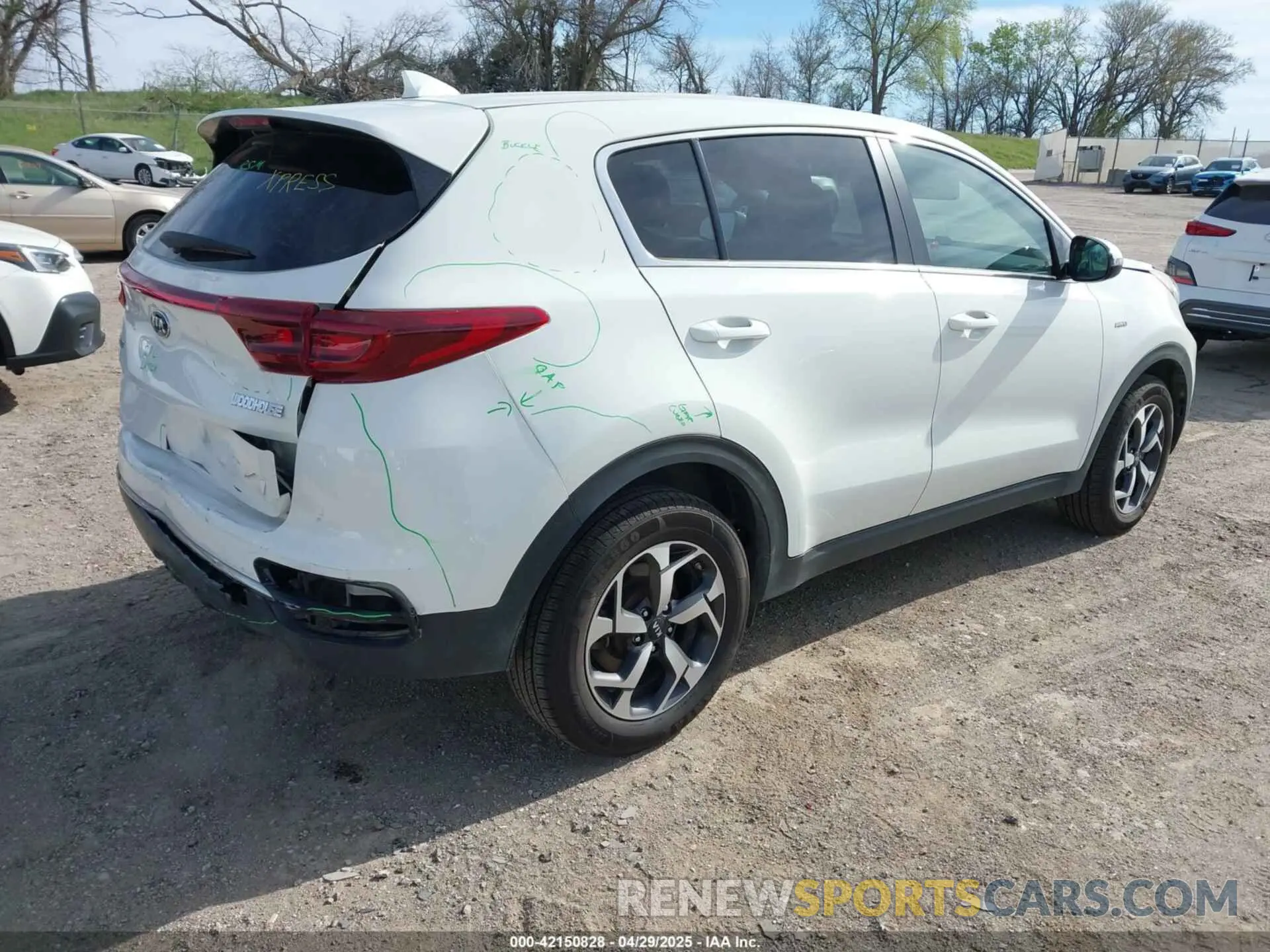 4 Photograph of a damaged car KNDPMCAC9L7836379 KIA SPORTAGE 2020