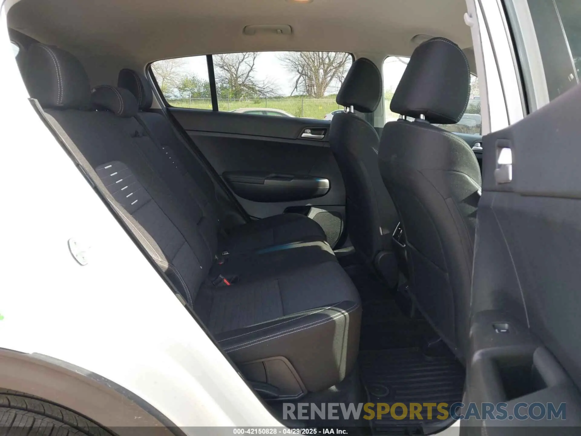 8 Photograph of a damaged car KNDPMCAC9L7836379 KIA SPORTAGE 2020