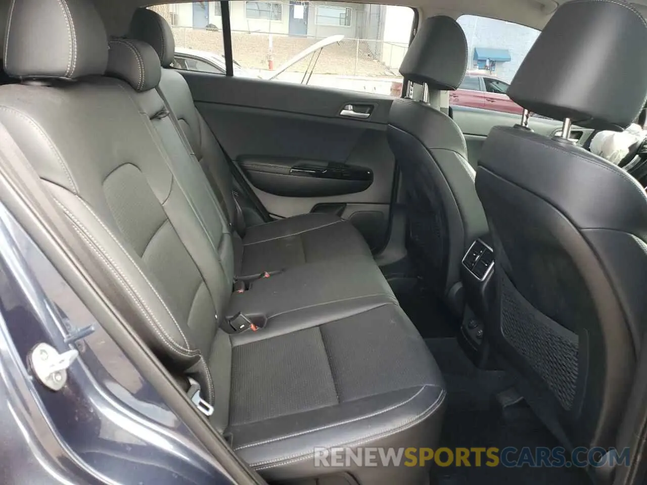 11 Photograph of a damaged car KNDPN3AC2L7811451 KIA SPORTAGE 2020