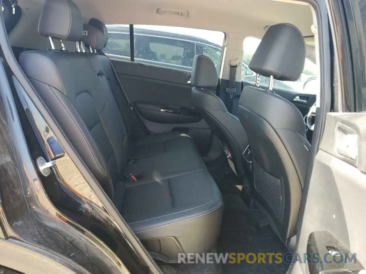 11 Photograph of a damaged car KNDPN3AC3L7702030 KIA SPORTAGE 2020
