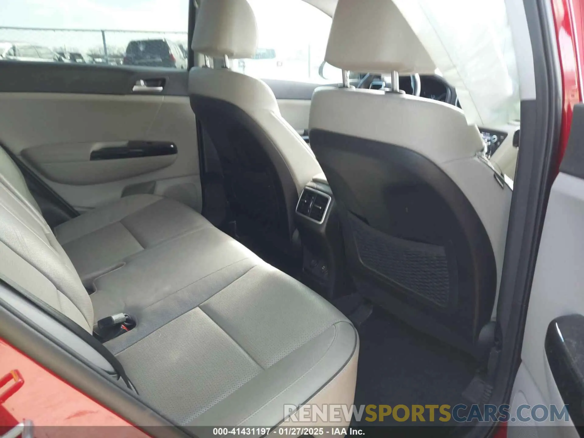 8 Photograph of a damaged car KNDPN3AC5L7739449 KIA SPORTAGE 2020