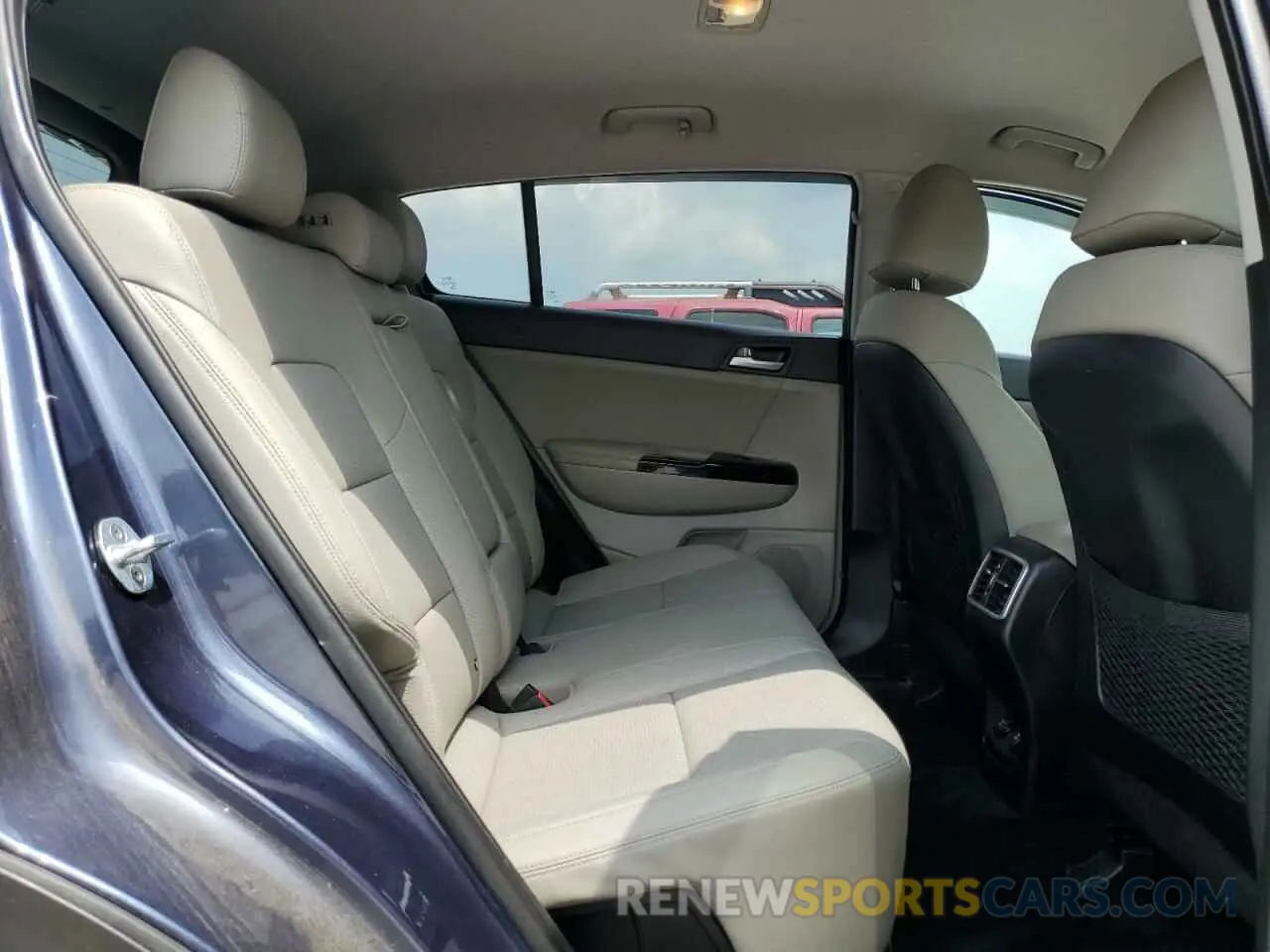 11 Photograph of a damaged car KNDPN3AC7L7693820 KIA SPORTAGE 2020
