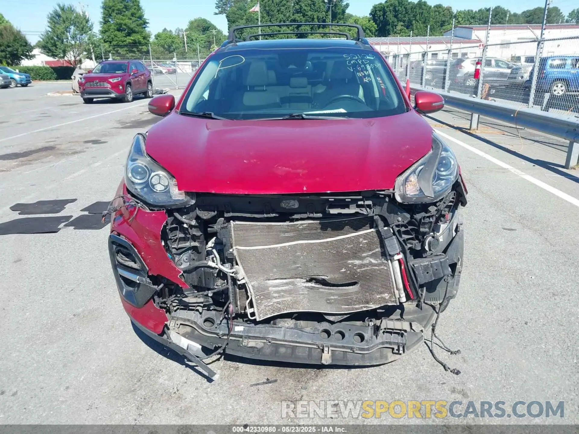 11 Photograph of a damaged car KNDPN3AC7L7695034 KIA SPORTAGE 2020