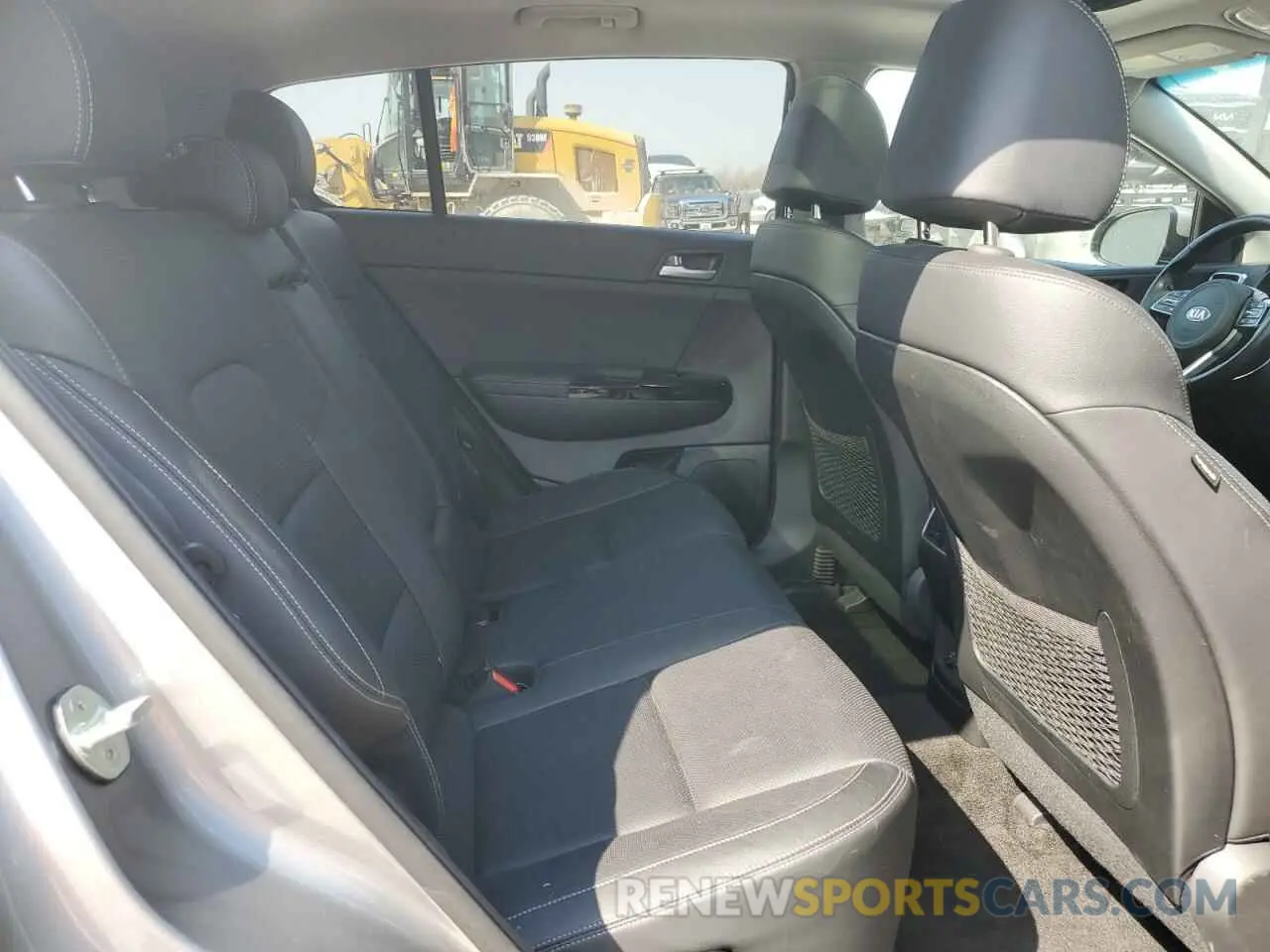 11 Photograph of a damaged car KNDPN3AC7L7745995 KIA SPORTAGE 2020