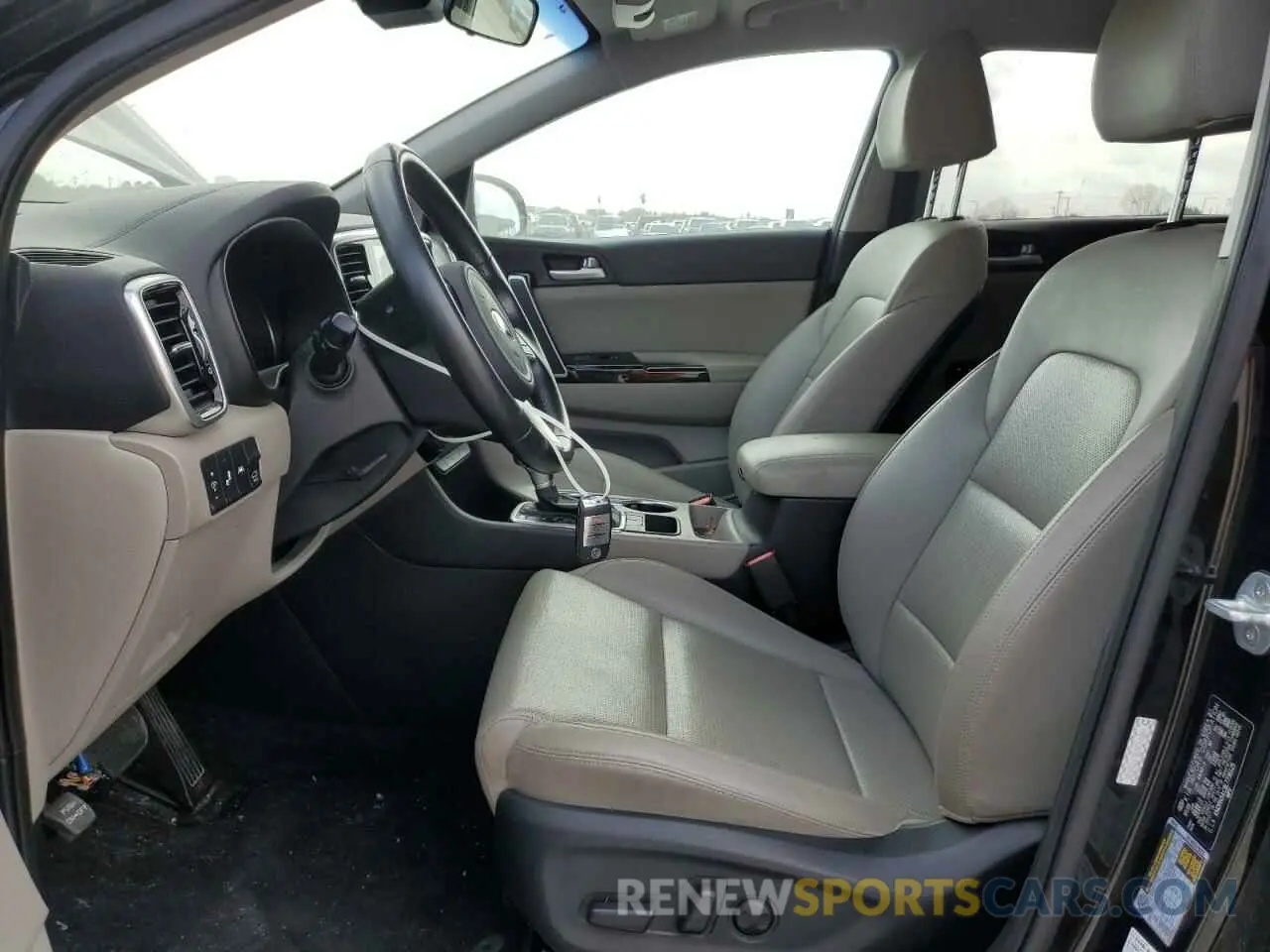 7 Photograph of a damaged car KNDPN3AC8L7736125 KIA SPORTAGE 2020