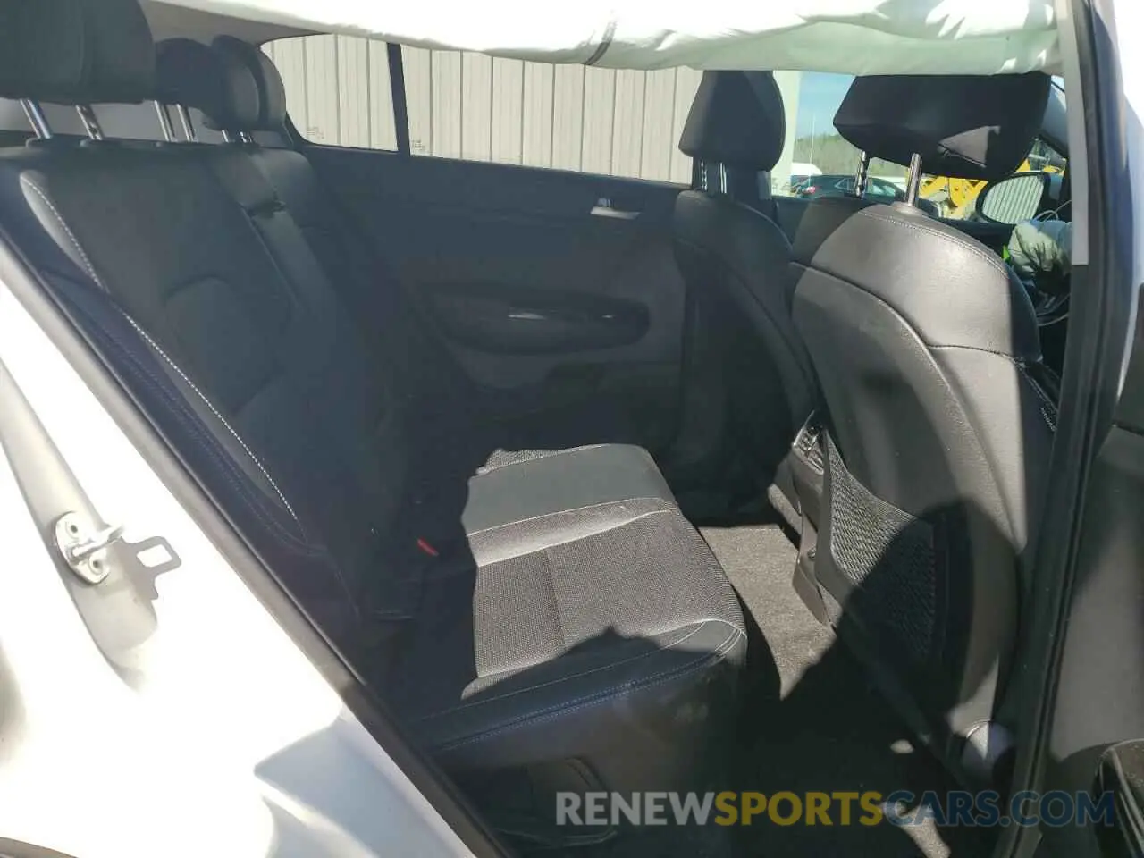 11 Photograph of a damaged car KNDPN3AC9L7822575 KIA SPORTAGE 2020