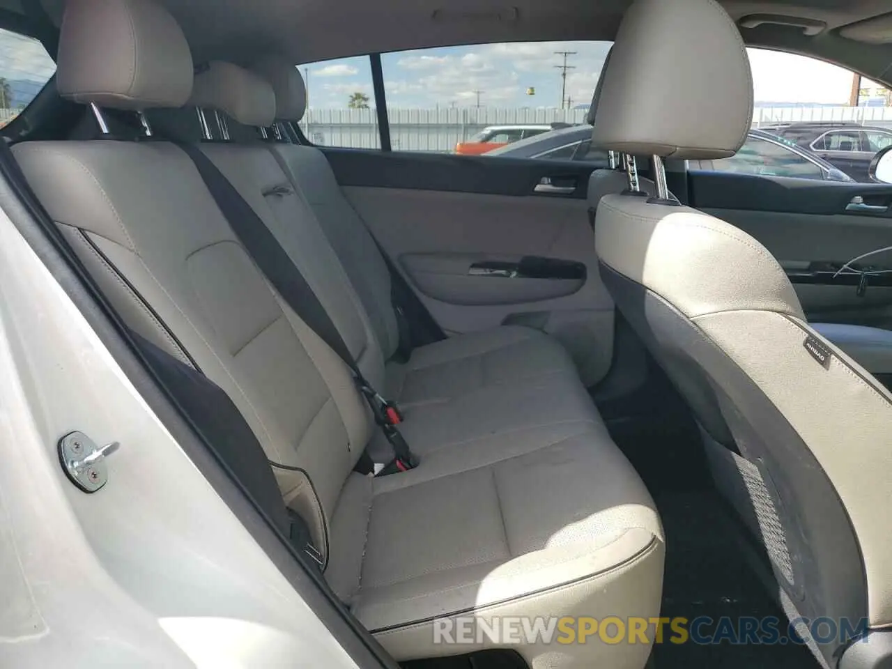 11 Photograph of a damaged car KNDPNCAC0L7805972 KIA SPORTAGE 2020