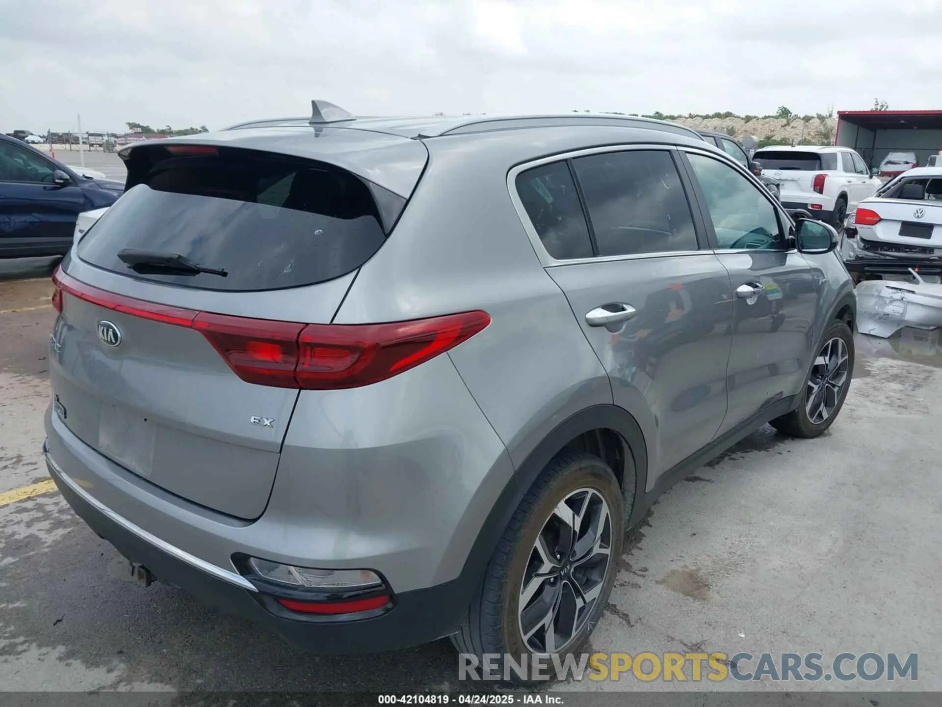 4 Photograph of a damaged car KNDPNCAC2L7791248 KIA SPORTAGE 2020