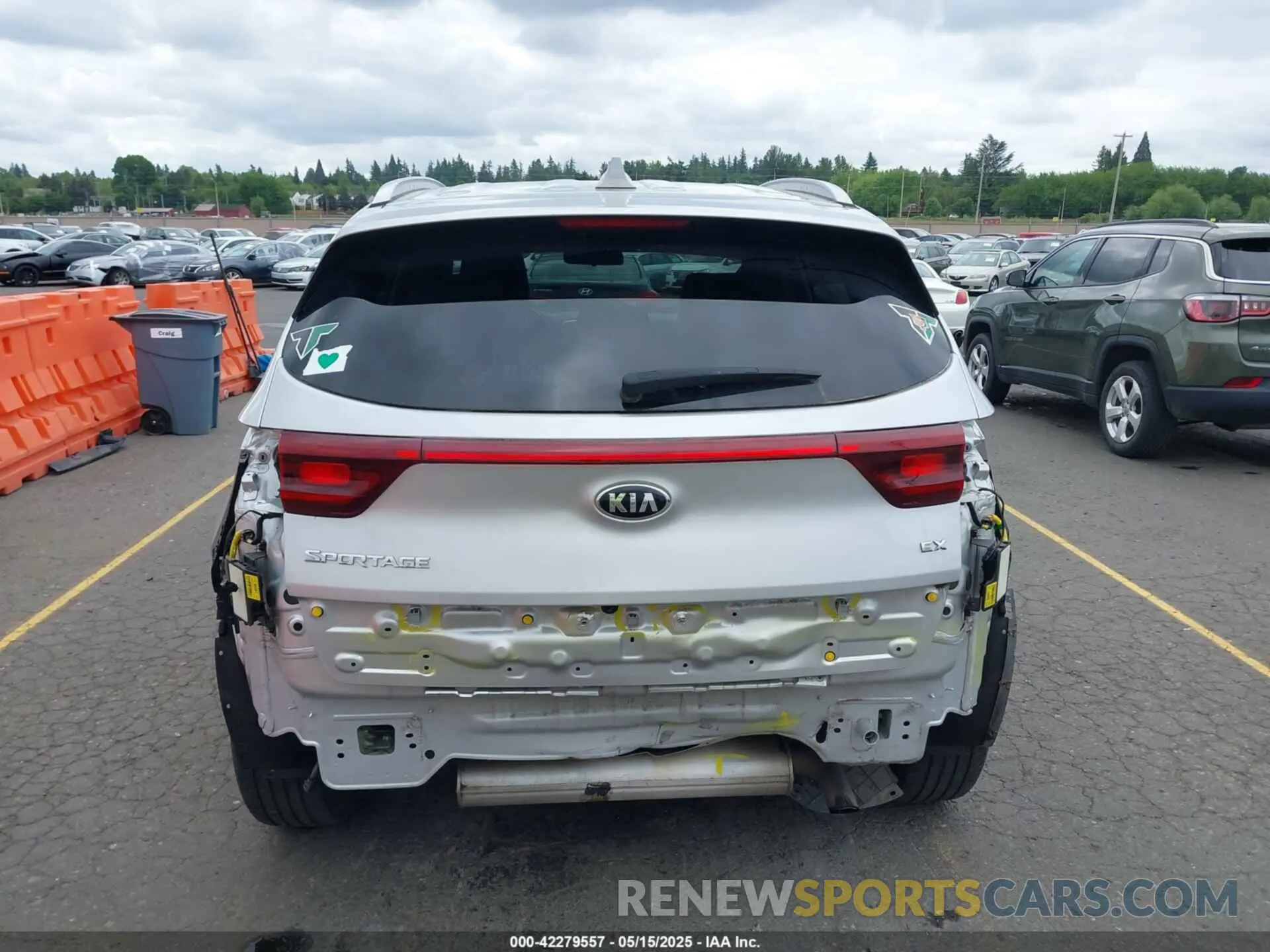17 Photograph of a damaged car KNDPNCAC3L7698979 KIA SPORTAGE 2020