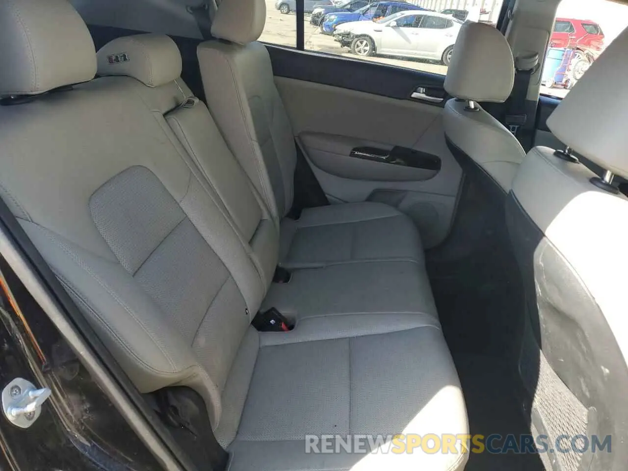 11 Photograph of a damaged car KNDPNCAC3L7726392 KIA SPORTAGE 2020