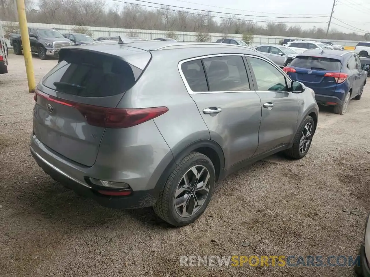 3 Photograph of a damaged car KNDPNCAC4L7687215 KIA SPORTAGE 2020