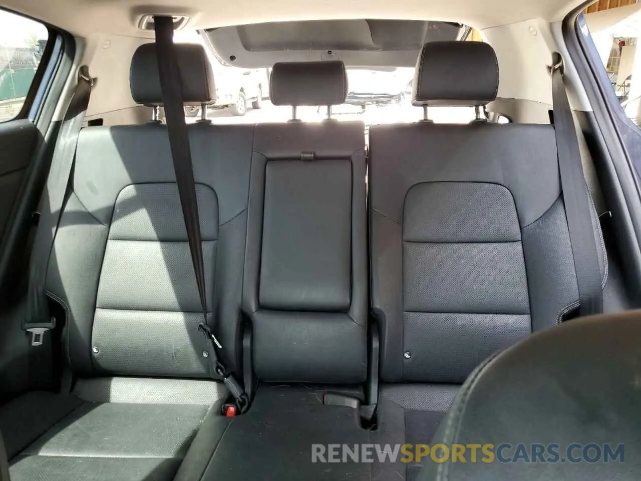 10 Photograph of a damaged car KNDPNCAC4L7762592 KIA SPORTAGE 2020