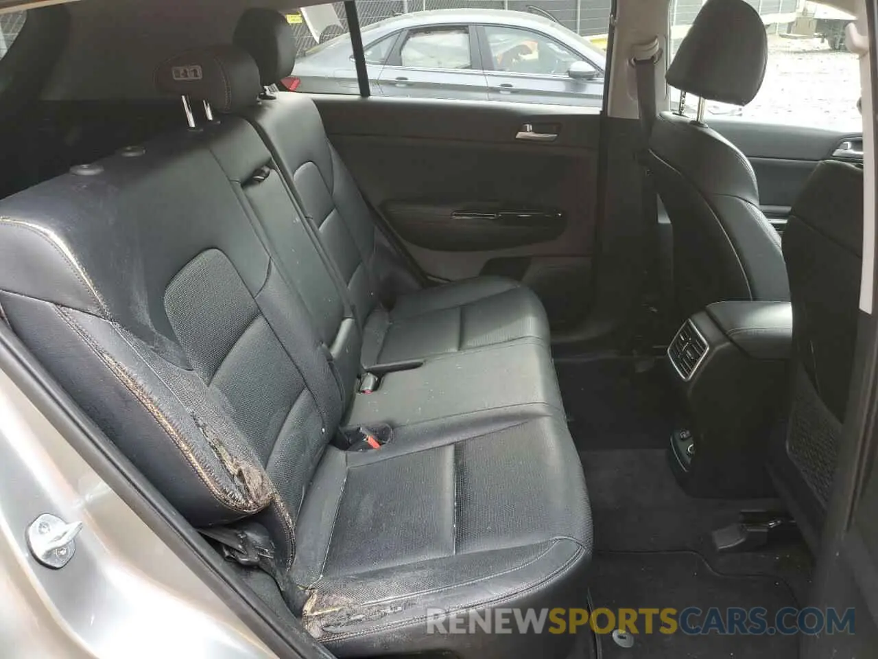 11 Photograph of a damaged car KNDPNCAC5L7701218 KIA SPORTAGE 2020