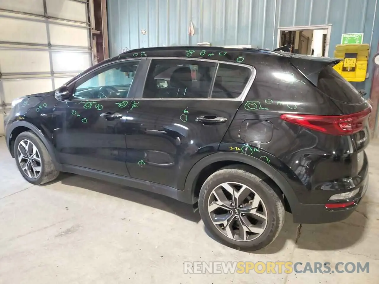 2 Photograph of a damaged car KNDPNCAC7L7631897 KIA SPORTAGE 2020