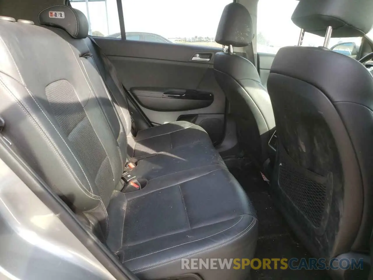 11 Photograph of a damaged car KNDPNCAC8L7661006 KIA SPORTAGE 2020