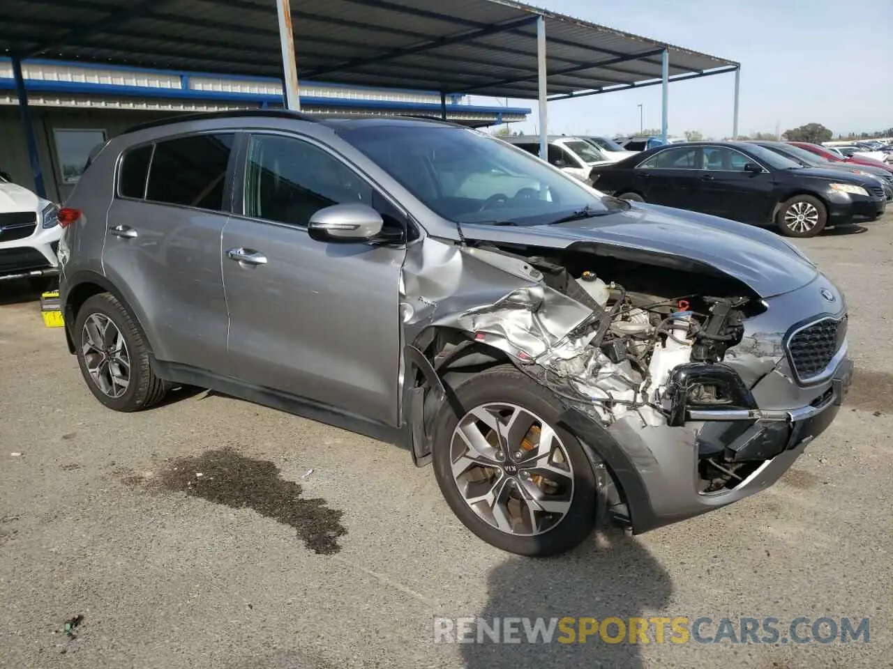 4 Photograph of a damaged car KNDPNCAC8L7661006 KIA SPORTAGE 2020