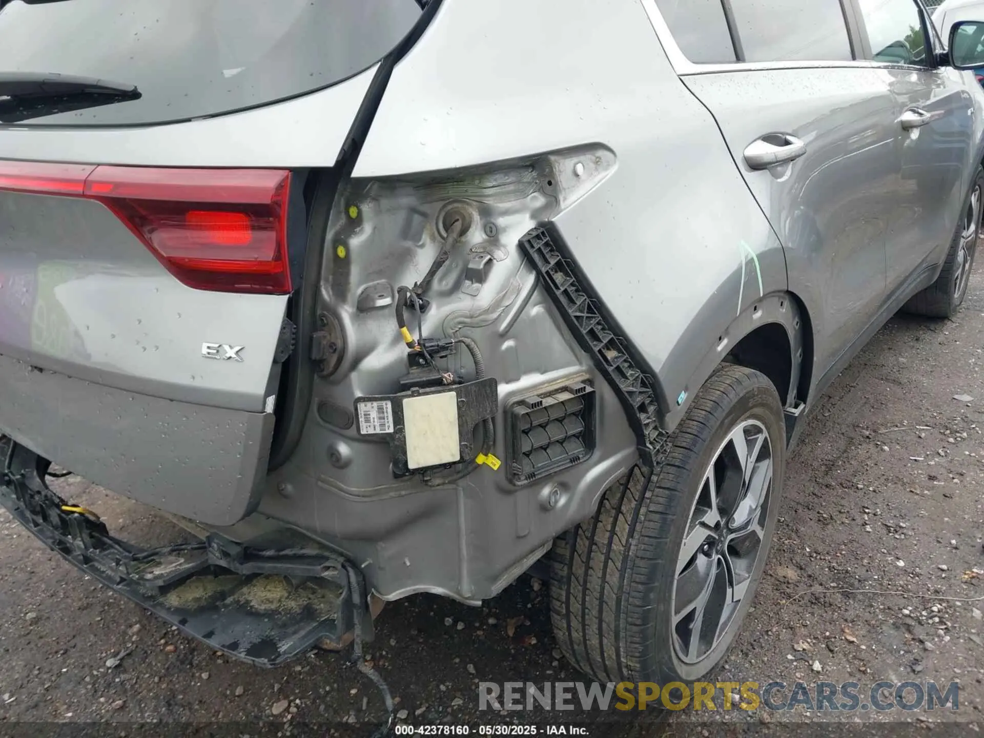 18 Photograph of a damaged car KNDPNCAC8L7754849 KIA SPORTAGE 2020