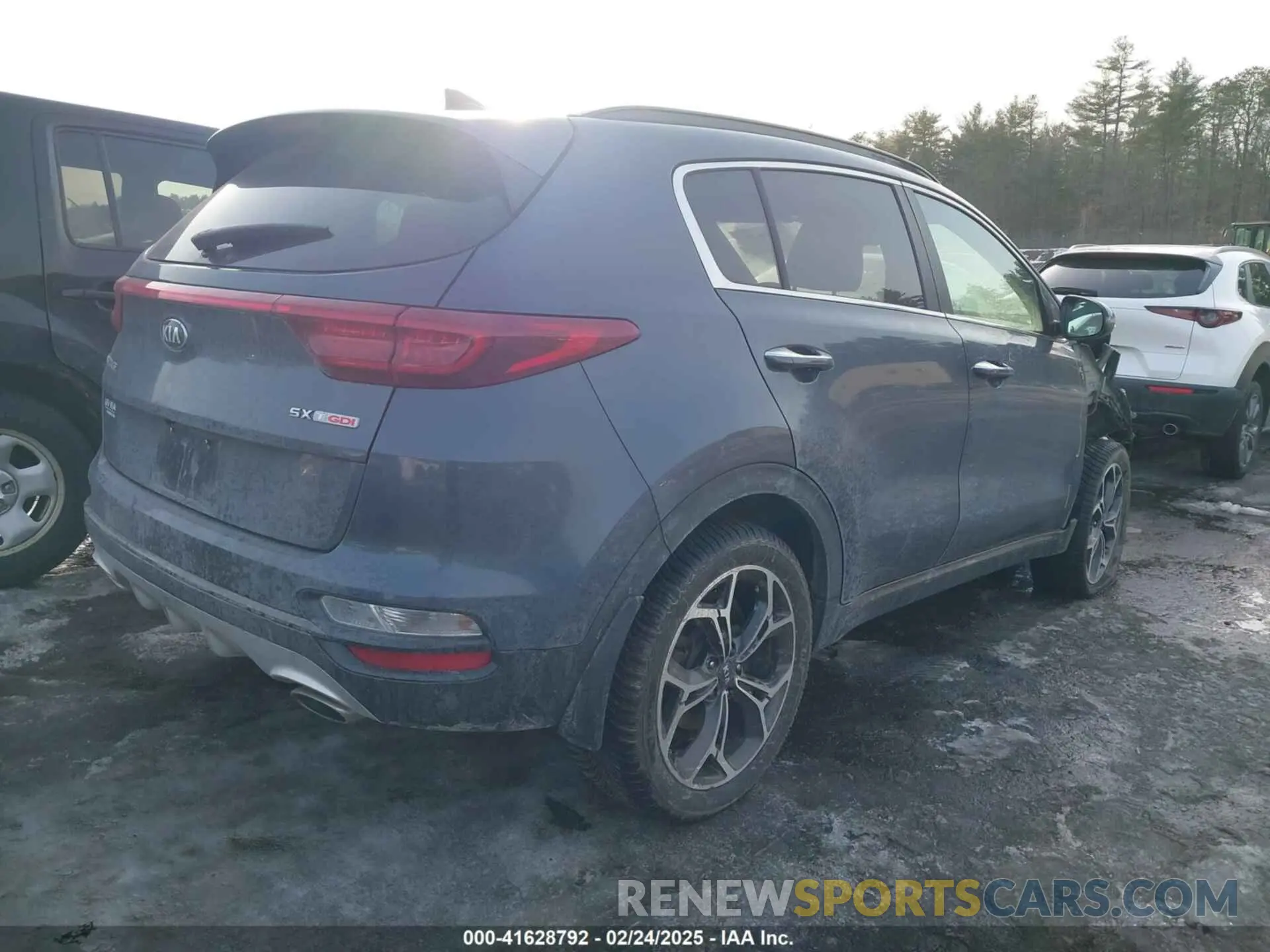 4 Photograph of a damaged car KNDPRCA61L7833990 KIA SPORTAGE 2020