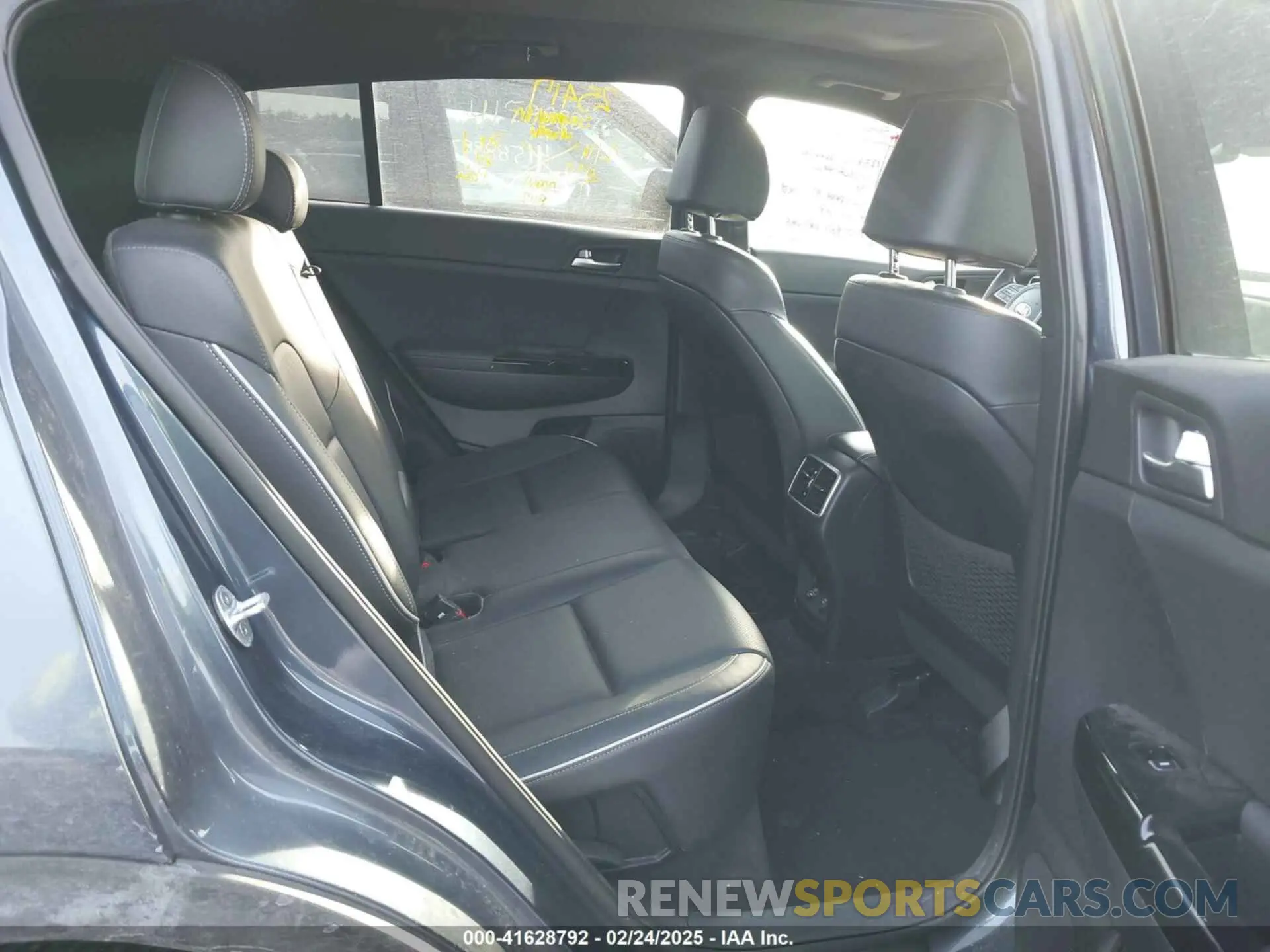 8 Photograph of a damaged car KNDPRCA61L7833990 KIA SPORTAGE 2020