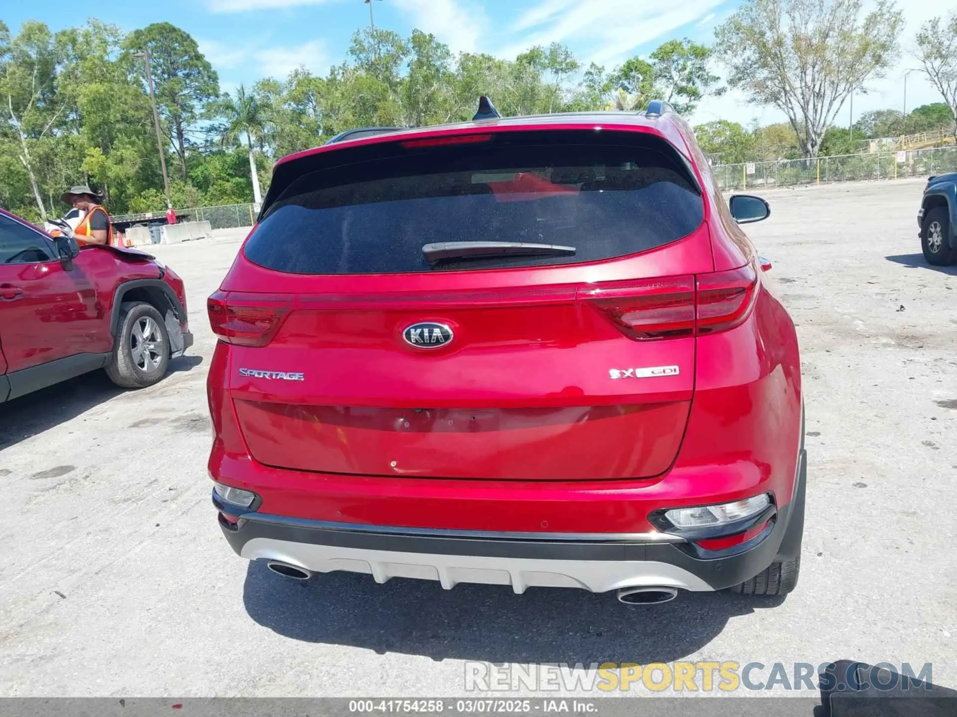 16 Photograph of a damaged car KNDPRCA63L7803146 KIA SPORTAGE 2020