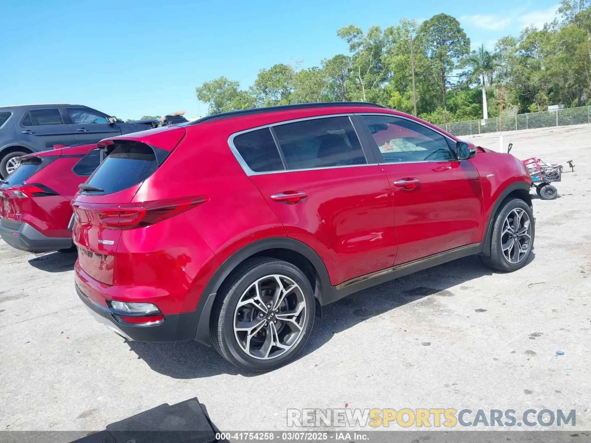 4 Photograph of a damaged car KNDPRCA63L7803146 KIA SPORTAGE 2020