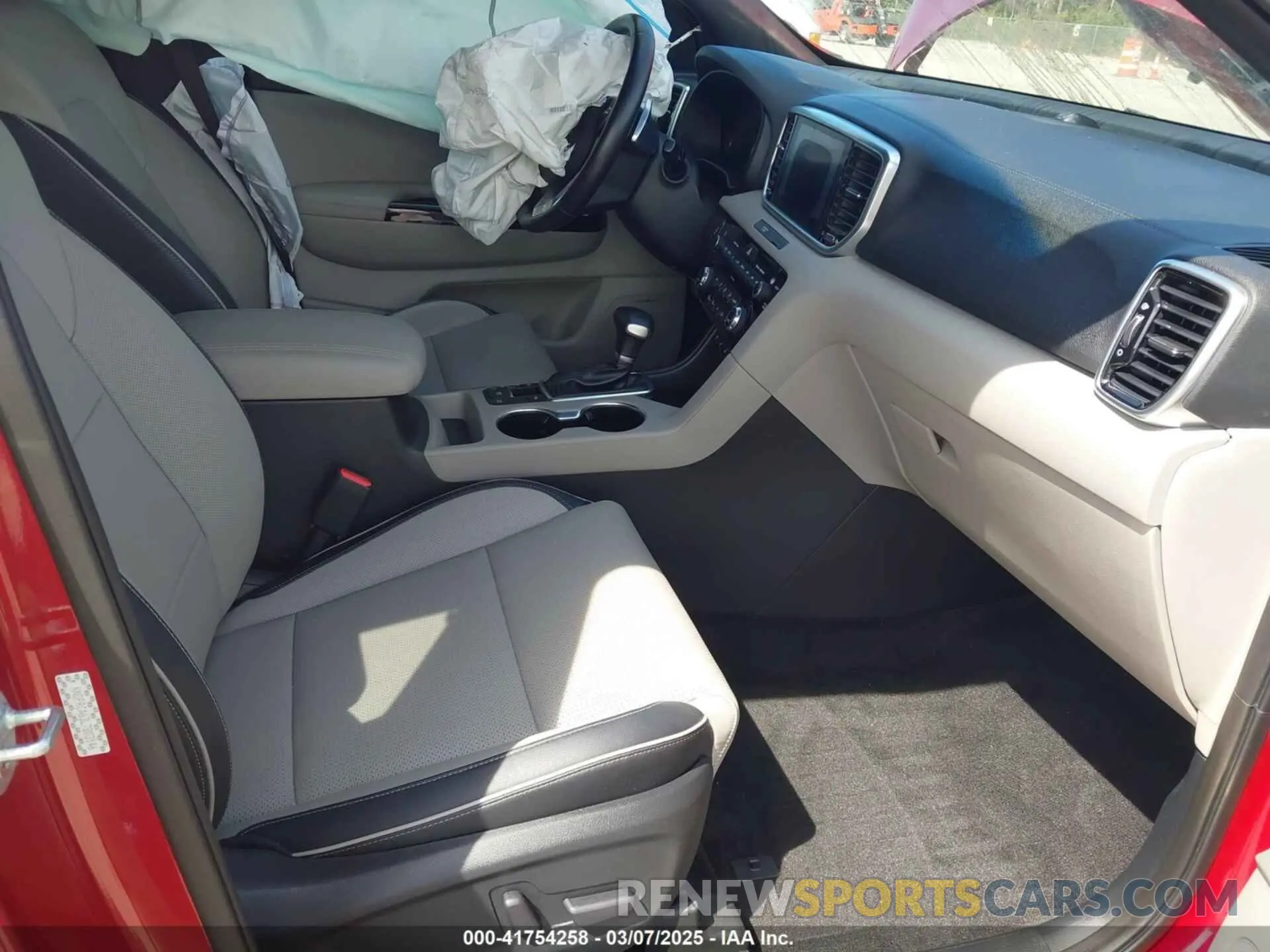 5 Photograph of a damaged car KNDPRCA63L7803146 KIA SPORTAGE 2020