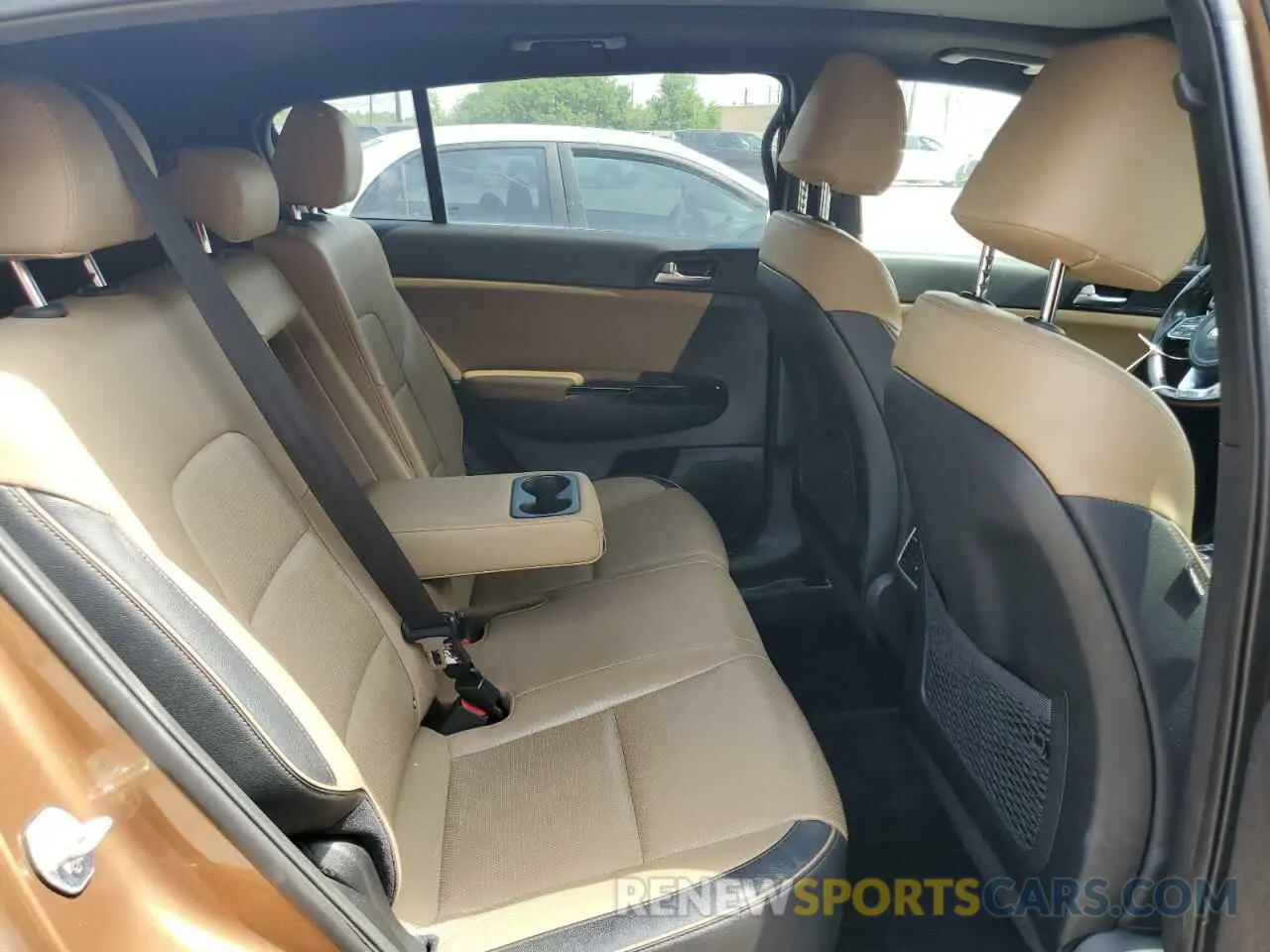 11 Photograph of a damaged car KNDPRCA68L7799417 KIA SPORTAGE 2020