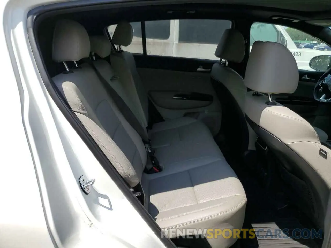 10 Photograph of a damaged car KNDP63AC2M7867081 KIA SPORTAGE 2021