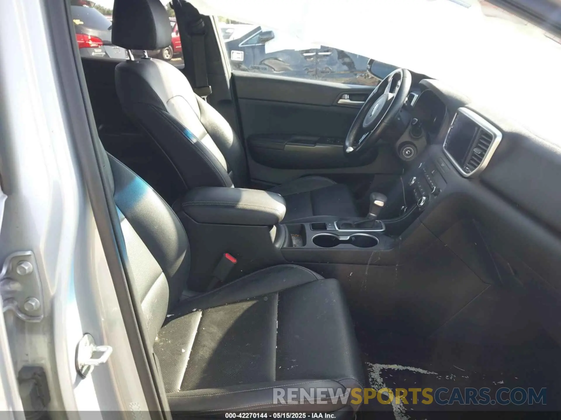 5 Photograph of a damaged car KNDP63AC3M7927658 KIA SPORTAGE 2021
