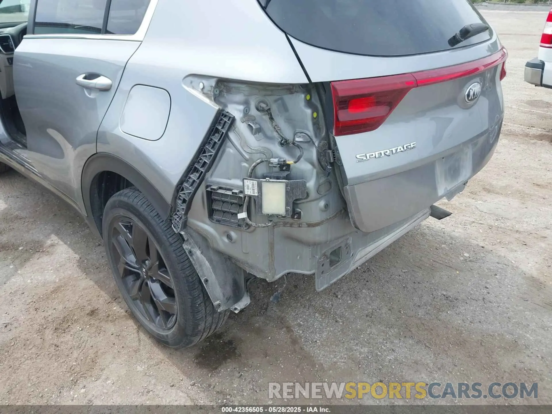 6 Photograph of a damaged car KNDP63AC5M7847956 KIA SPORTAGE 2021