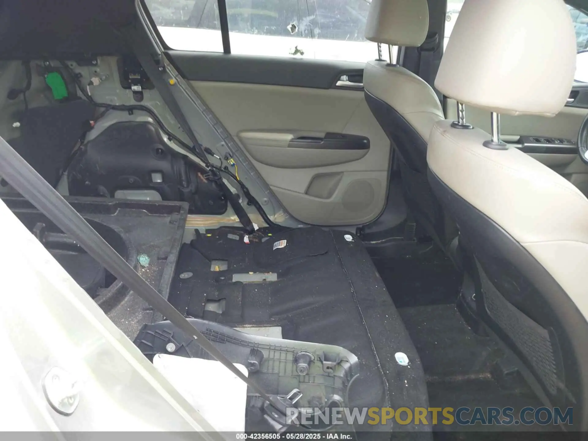 8 Photograph of a damaged car KNDP63AC5M7847956 KIA SPORTAGE 2021