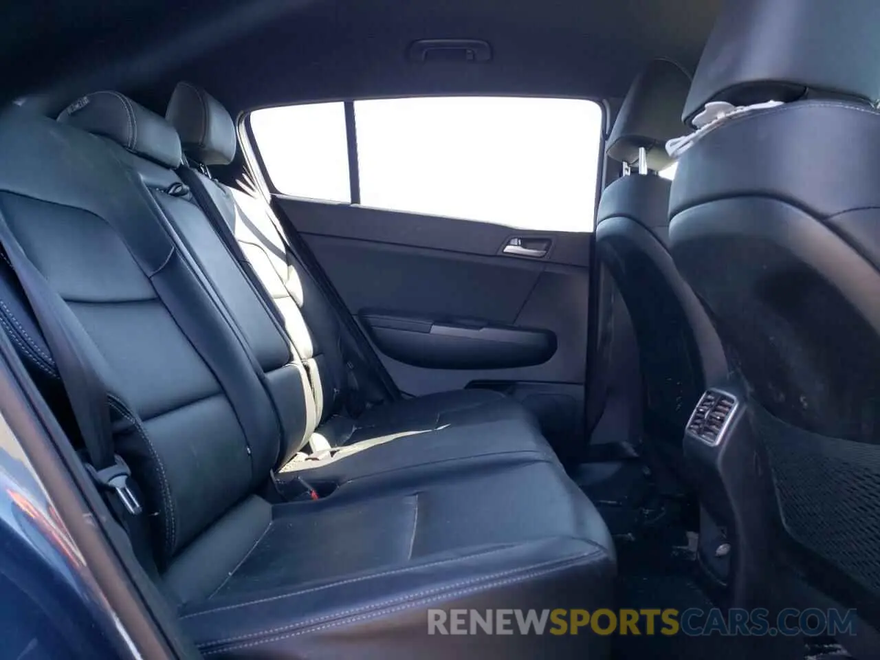 11 Photograph of a damaged car KNDP63AC9M7870561 KIA SPORTAGE 2021